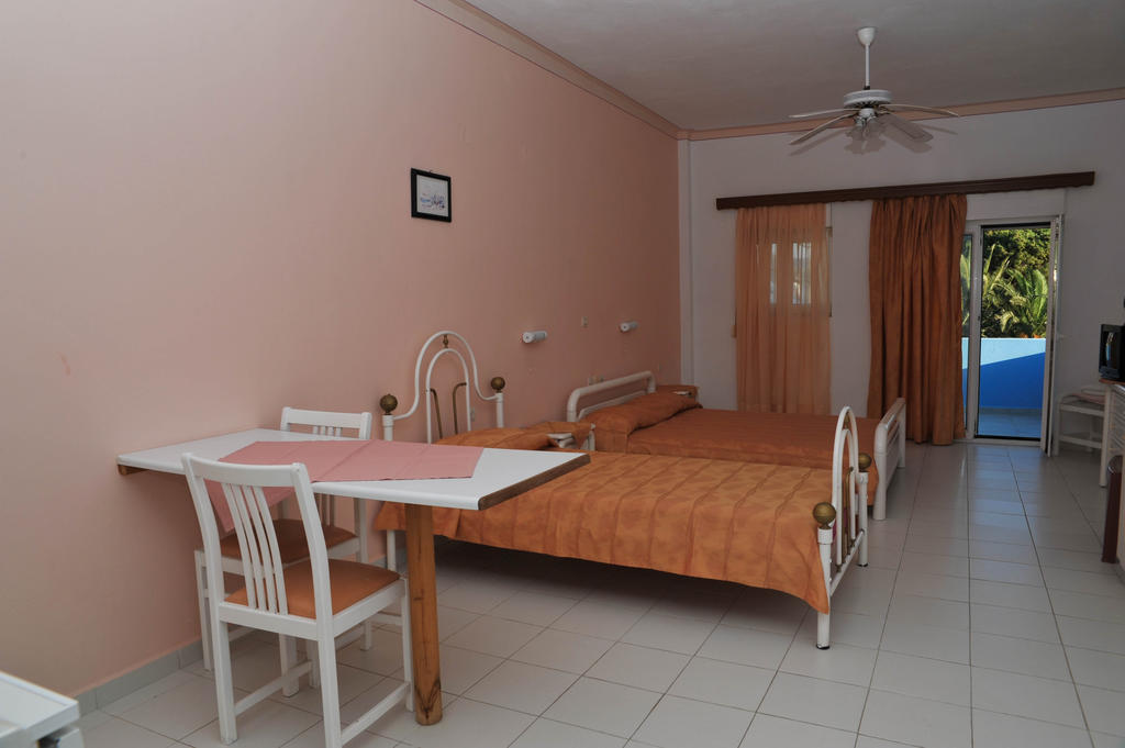 Efstathia Hotel Xirokambos  客房 照片